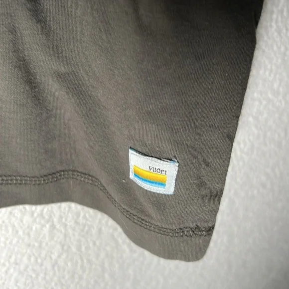 Vuori Ever Henley shirt Men M/L PTP 23.5 - Picture 2 of 8